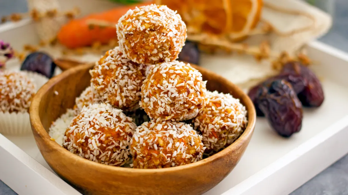 Sütés nélkül készül ez az isteni répatorta golyó Healthy,Raw,Energy,Balls.,Candy,Vegan,Balls,Of,Dates,,Coconut