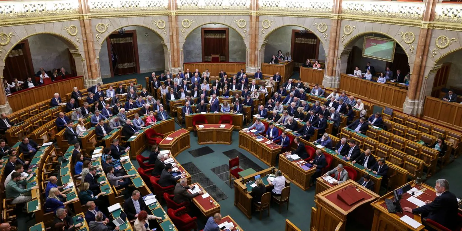 Nézőpont Intézet: Akár öt párt is bejuthat a parlamentbe