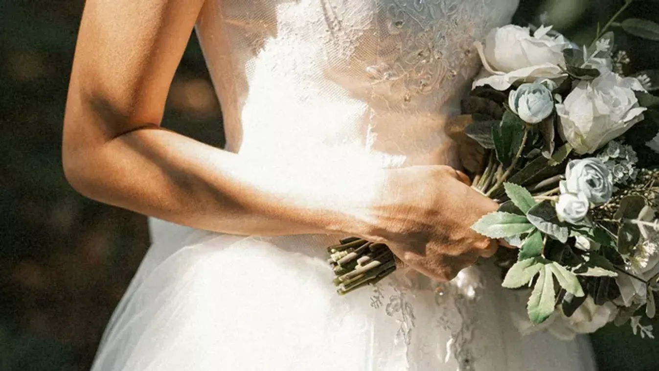 Különleges születésnap - saját magát vette el feleségül