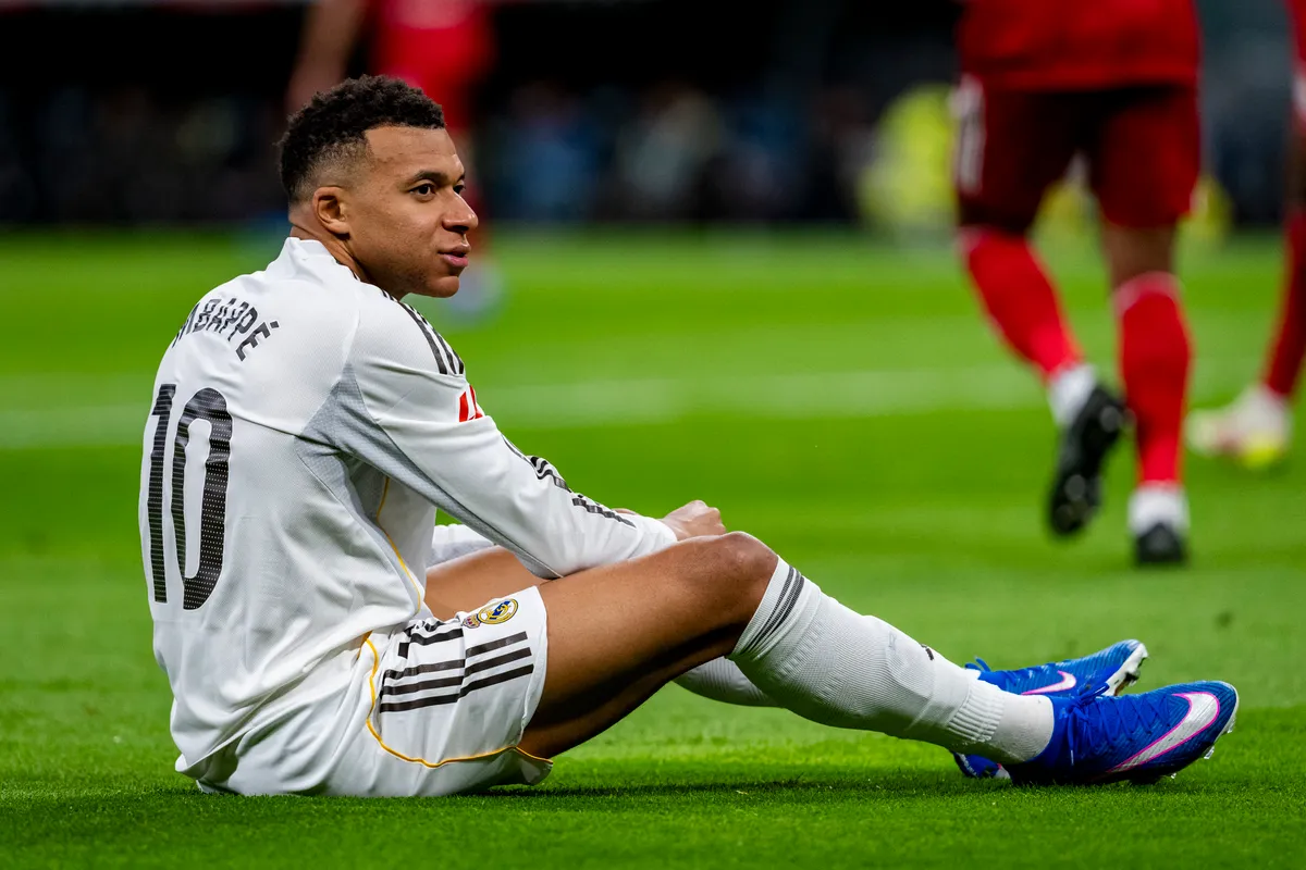 Kylian Mbappé bal térde volt sérült, de a Real Madrid orvosai a másikat vizsgálták
