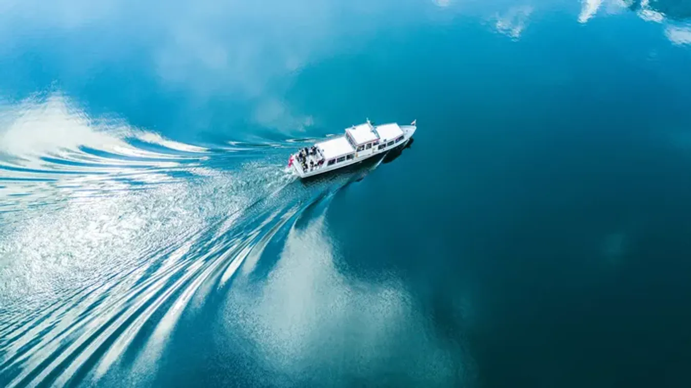 Egy égő hajóból mentették ki a férfit, de amit ezután tett, abban nem volt köszönet