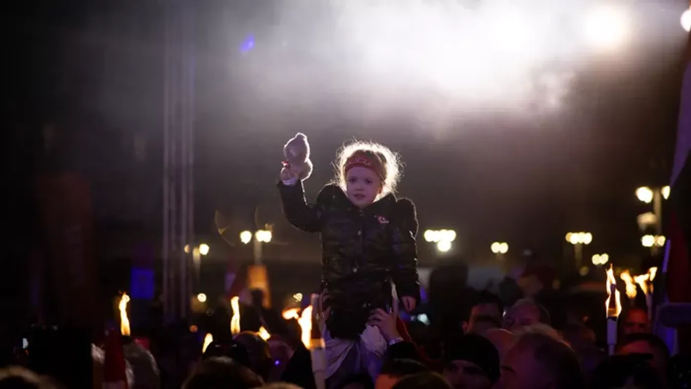 Macival integetett a kaposvári kislány Orbán Viktornak