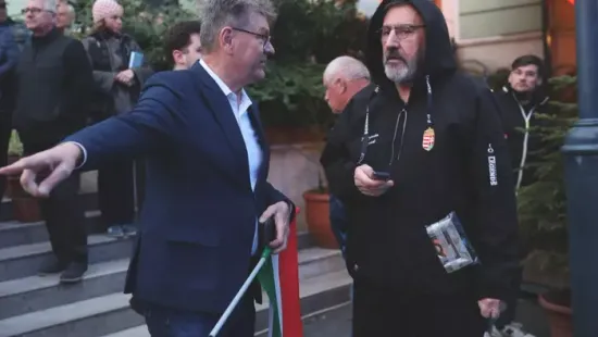 Rengetegen vannak a kaposvári Békemeneten, Eperjes Károly is feltűnt