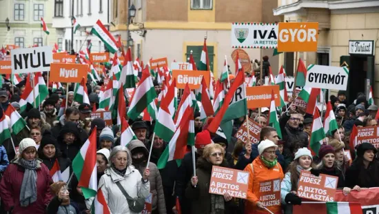 Elképesztő a tömeg Győrben, friss fotók az országjárásról