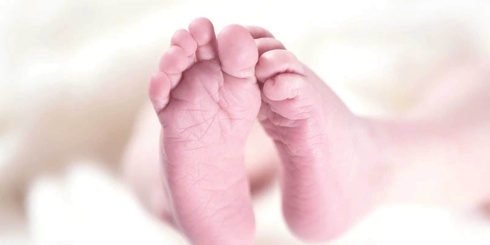 Benzinkúton segítettek világra egy újszülöttet a mentősök