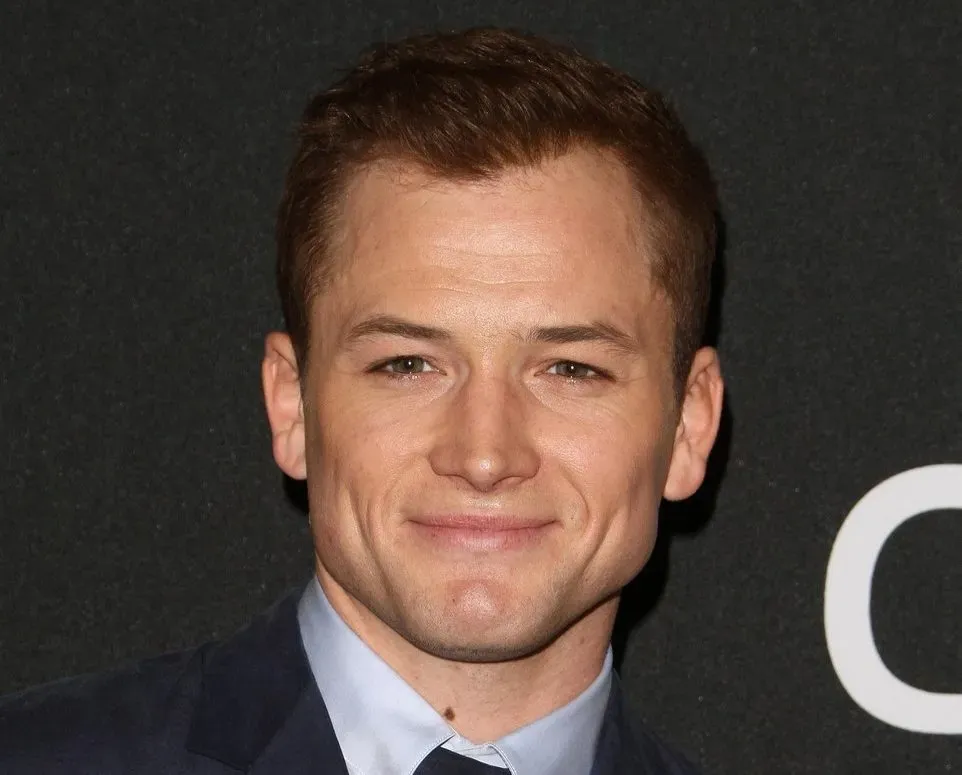 alt=A sármos hollywoodi sztárt egy szépséges modellel kapták lencsevégre