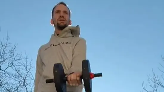 "Ha egyszer abbahagynám, a sorvadás azonnal legyőzne" - János végezetes kórral harcol