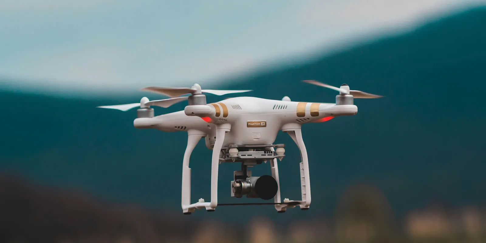 Drón vitte a drogot a börtönbe