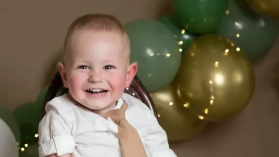 Az oxigénhiányosan született Noel legyőzte a lehetetlent – Annyi pénz gyűlt össze a „csokitolvaj” kisfiúnak, amiről álmodni sem mertek!