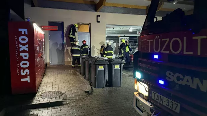 Részeg férfit kellett kiszabadítani az áruházi mosdóból