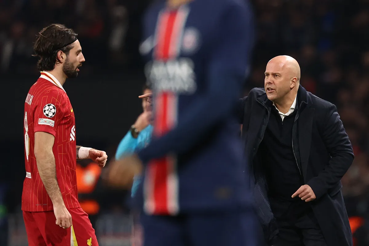 Arne Slot csapata tavaly csak azután bukta el a későbbi győztes PSG elleni BL-nyolcaddöntőt, hogy a visszavágó hosszabbításának félidejében lecserélte Szoboszlai Dominikot