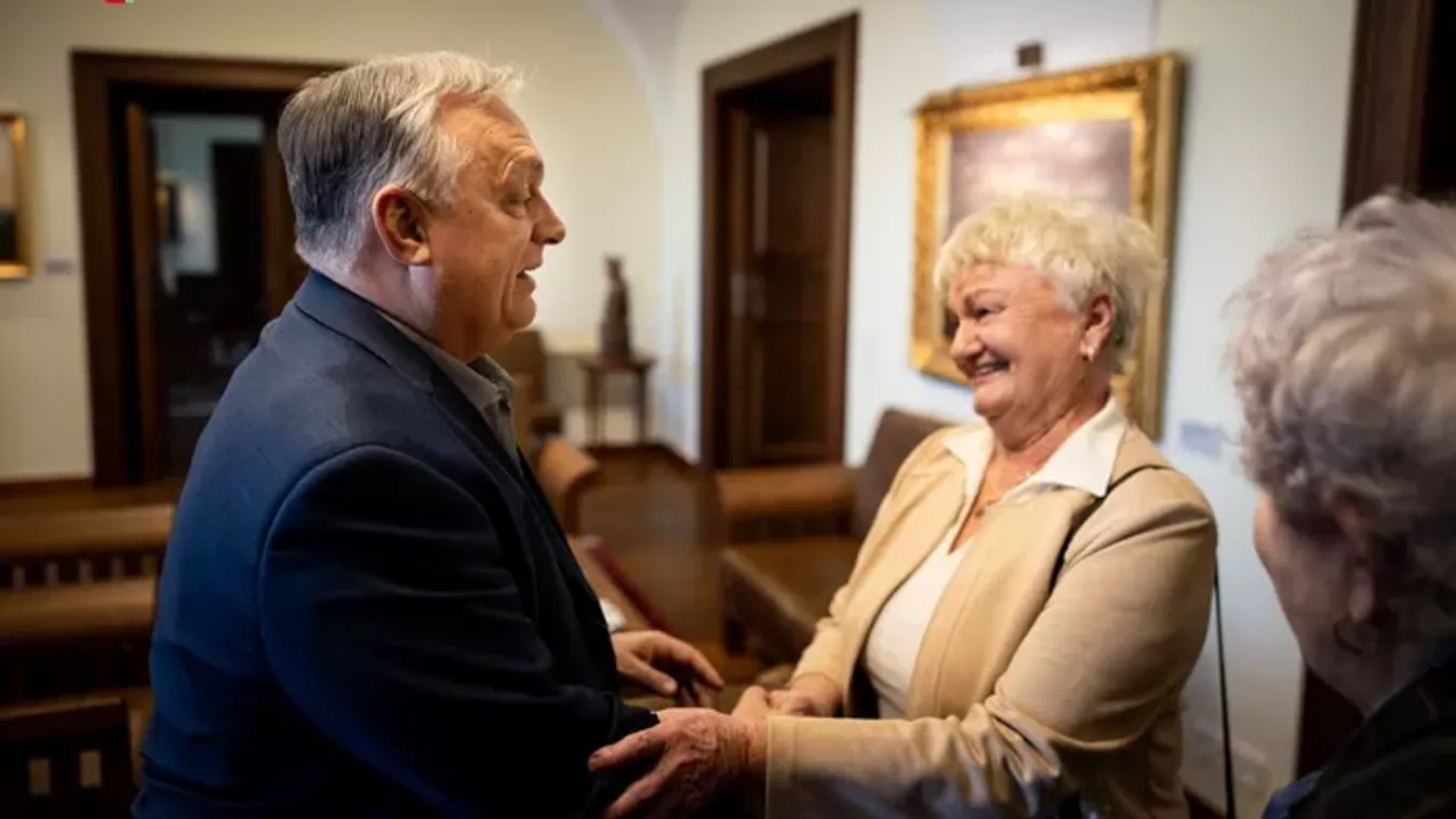 A tiszás kigyúrt aktivista által zaklatott idős hölgyeket köszöntötte Orbán Viktor nőnap alkalmából