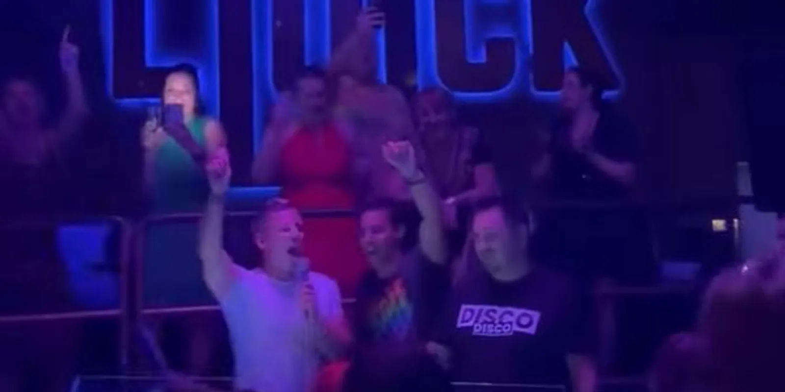 Csak nem a fehér Magyar Péter és Radnai Márk kedvenc színe?