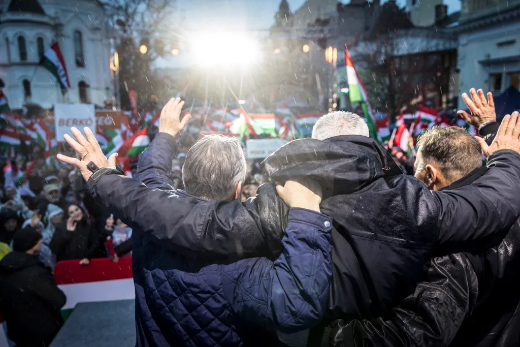 Orbán Viktor Országjárás Szolnok 2026.03.30.
Orbán Viktor, Berkó Attila, Pócs János