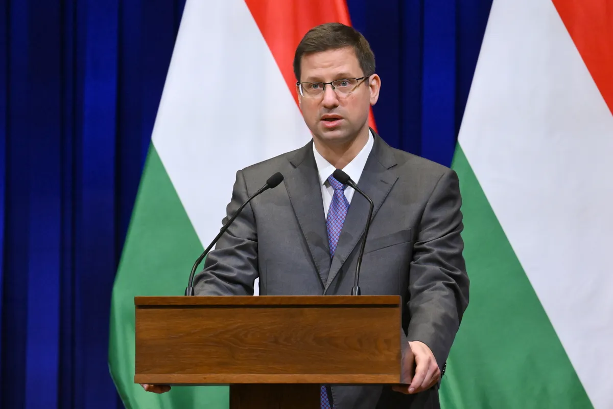 Gulyás Gergely: Zelenszkij ukrán arannyal és dollárral fizet azoknak, akik hajlandók támogatni Ukrajna háborúját