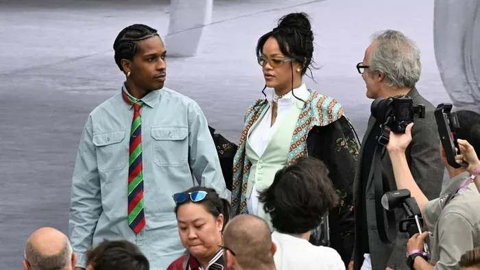 Sokkoló: Rihanna otthonára lövöldözött egy nő - Videó!