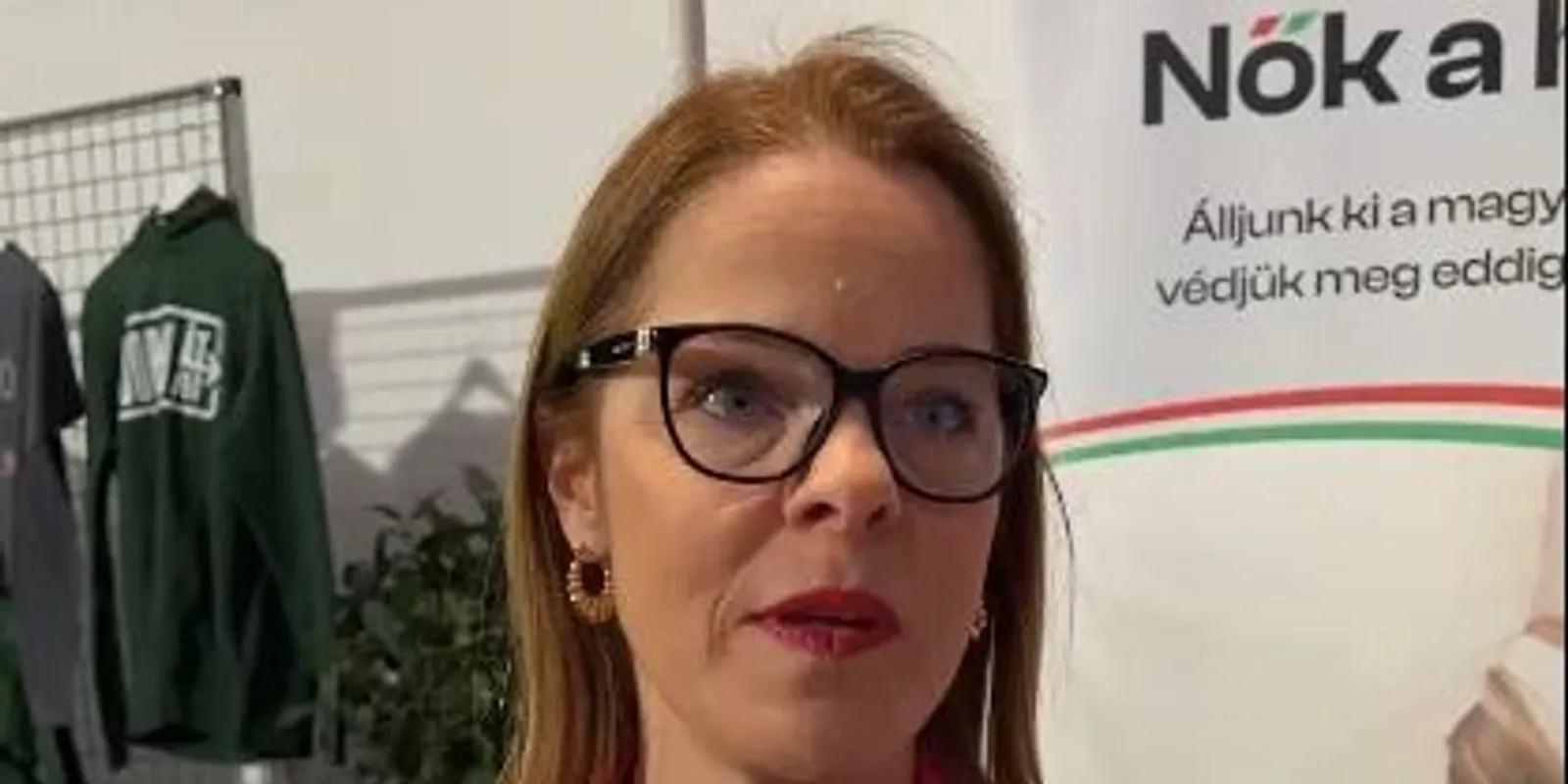 "Szörnyű, ha egy családból kiszakítanak egy fiút és elviszik a háborúba" - Balatoni Katalin a női DPK petíciójáról