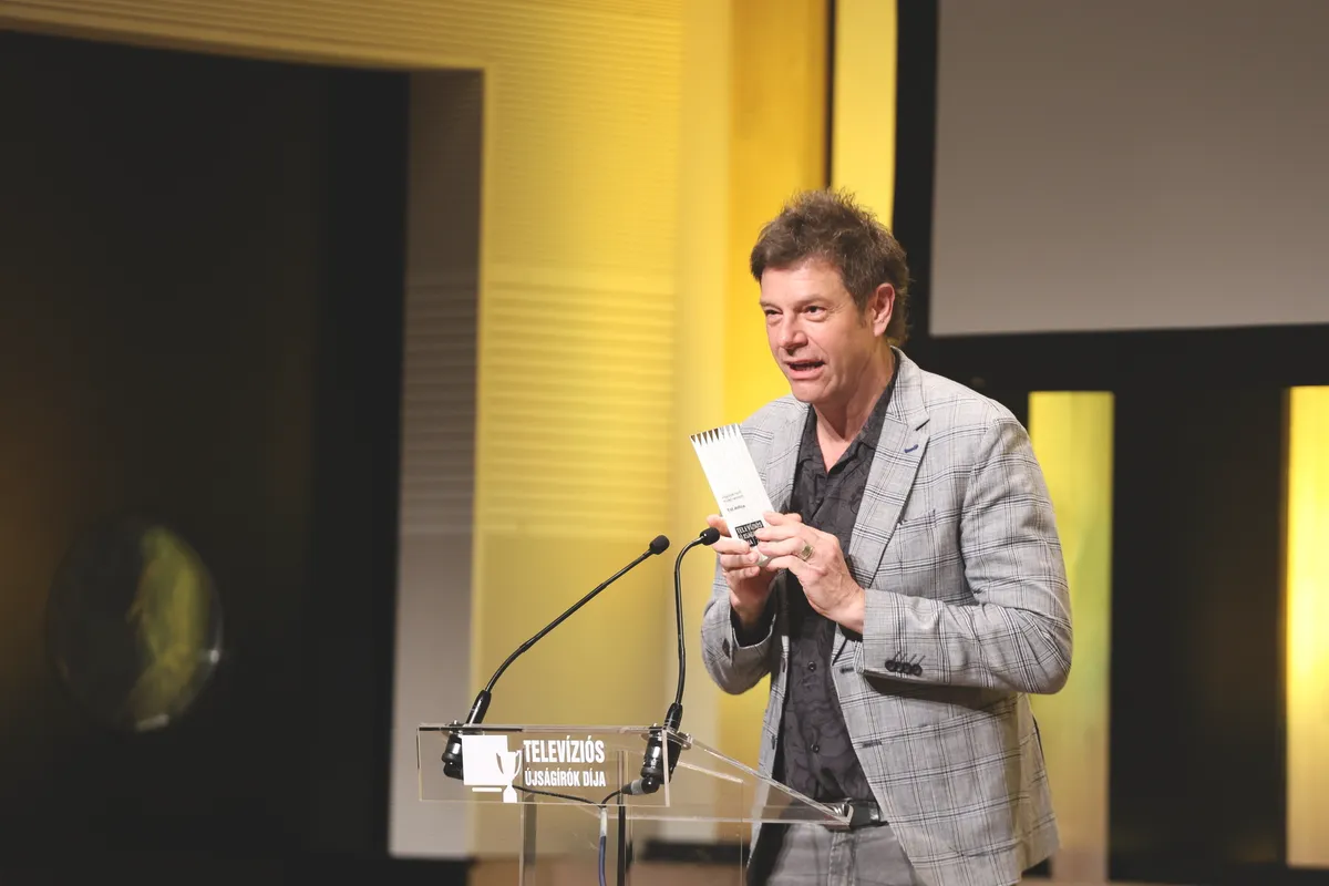 Tilla humoros beszédet tartott a díjátadón.