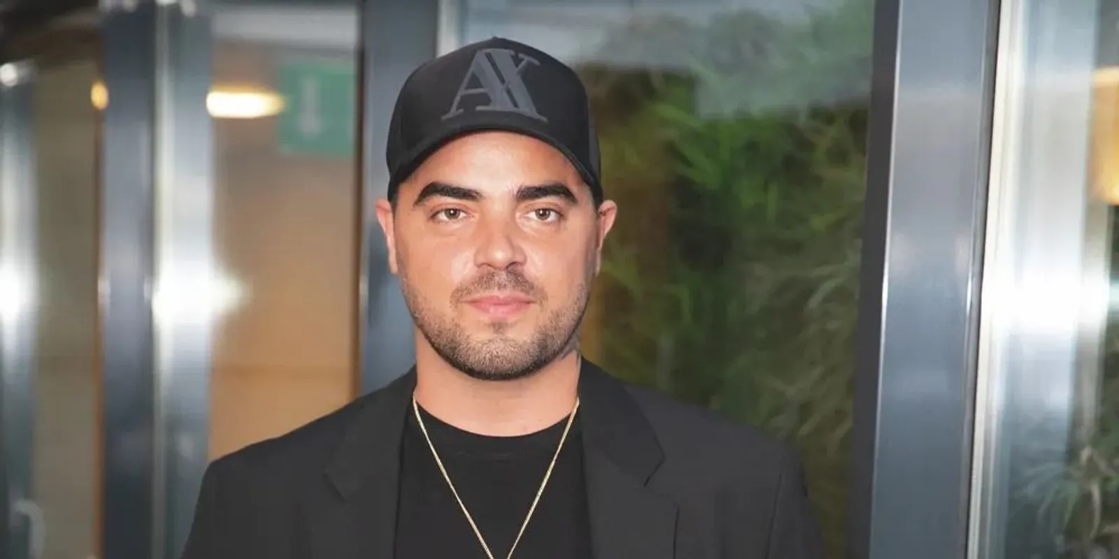 Emelkedő benzinár, Young G Béci kiakadt