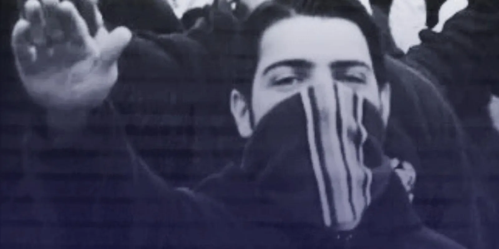 Náci karlendítéssel üdvözölte barátait a Tisza sajtófőnöke