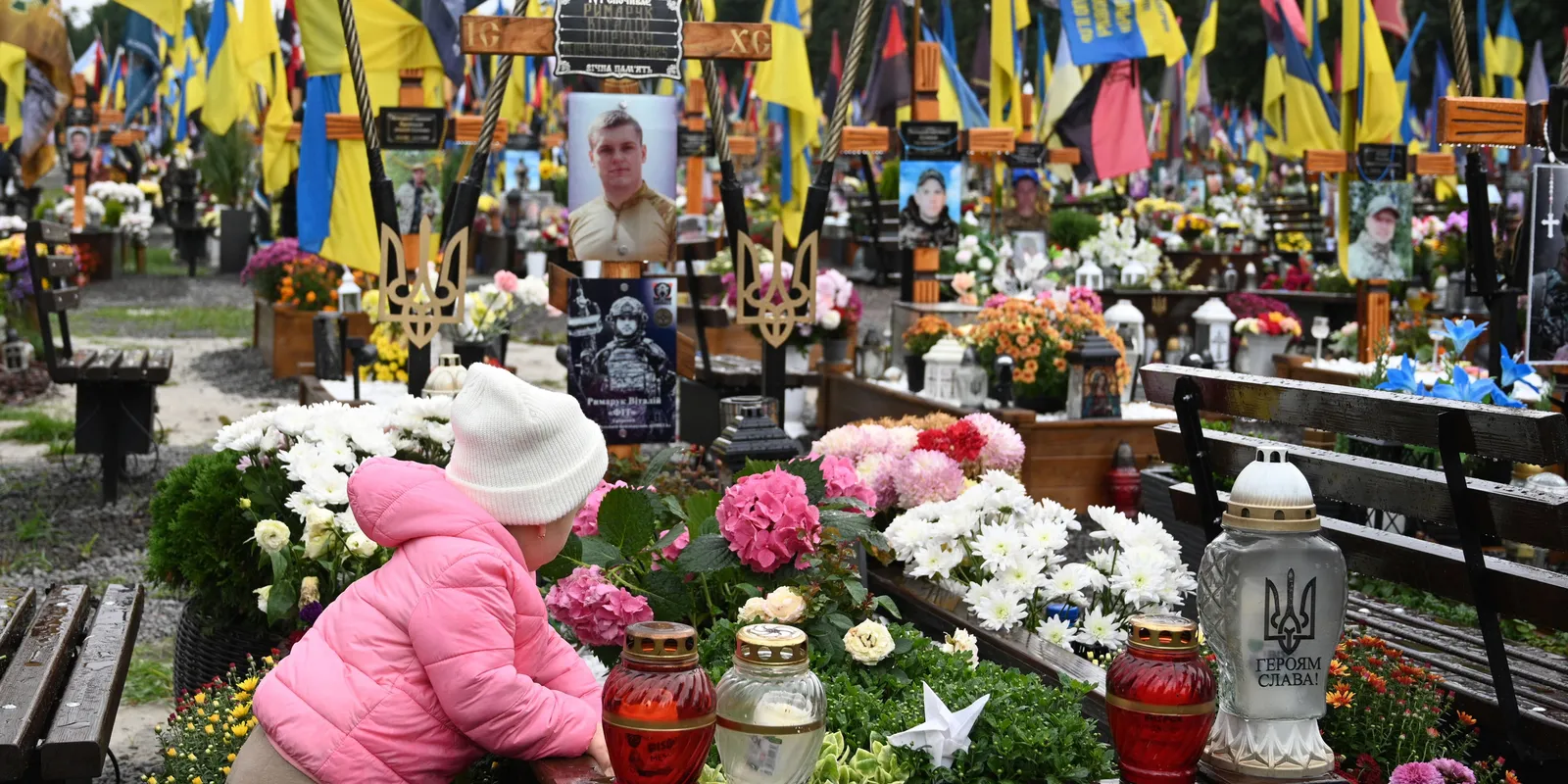 Háborús özvegyek kérdezik: mikor lesz már ennek vége?