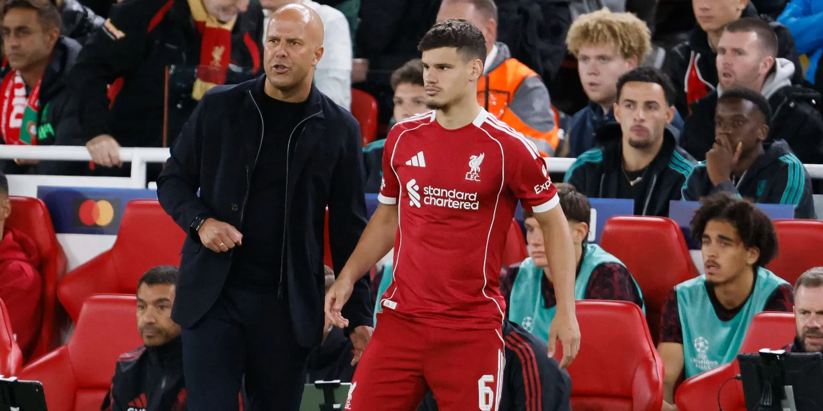 Arne Slot súlyos döntést hozott Kerkezről