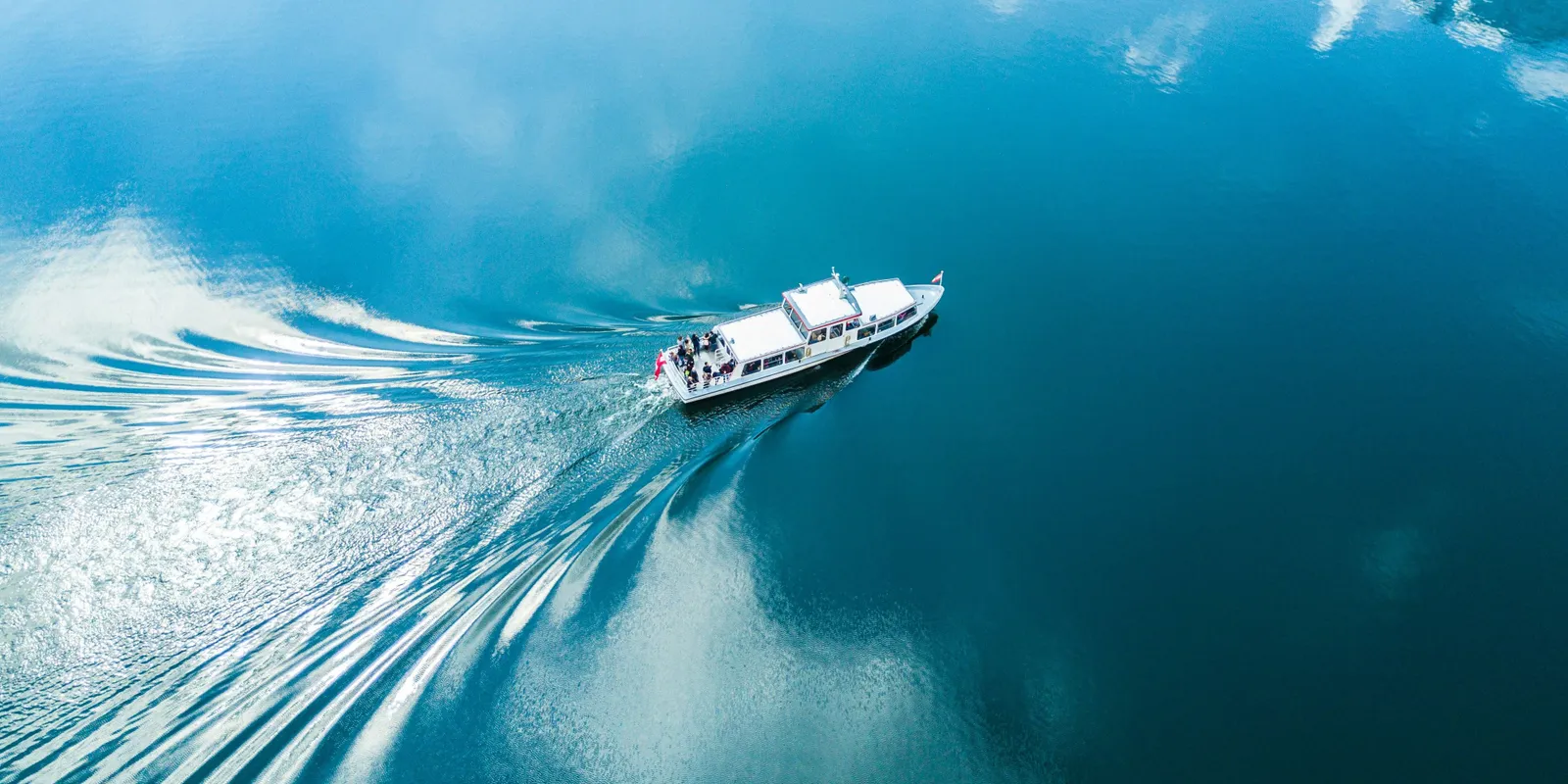 Egy égő hajóból mentették ki a férfit, de nem hálálta meg
