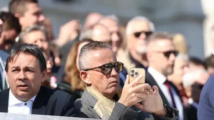 Megdöbbentő: Schobert Norbertet a szomszédja támadta be