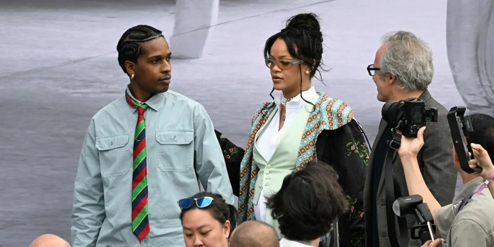 Sokkoló: Rihanna otthonára lövöldözött egy nő - Videó!