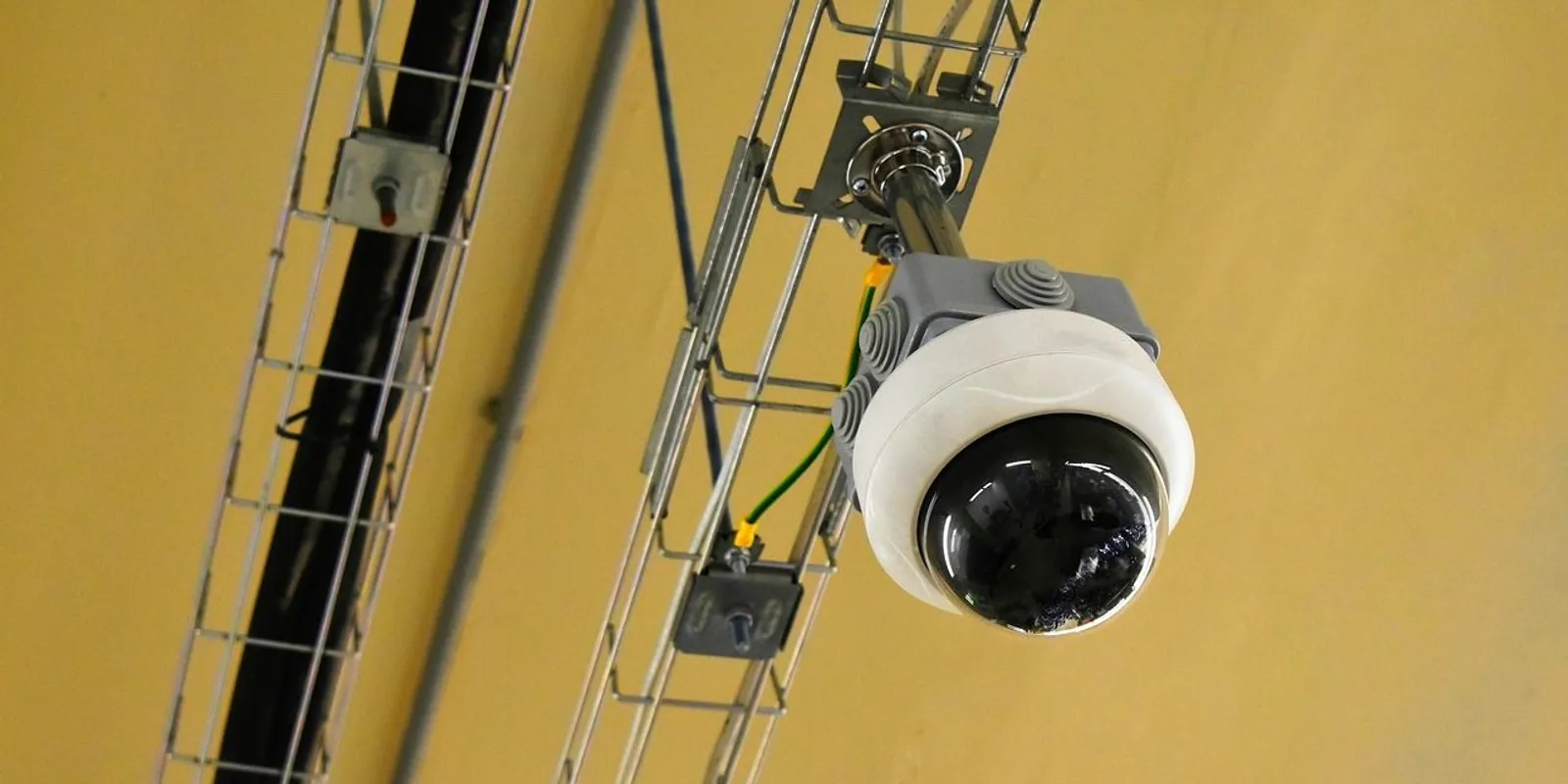 Évekig kukkolták a focistalányt, majd megalázták