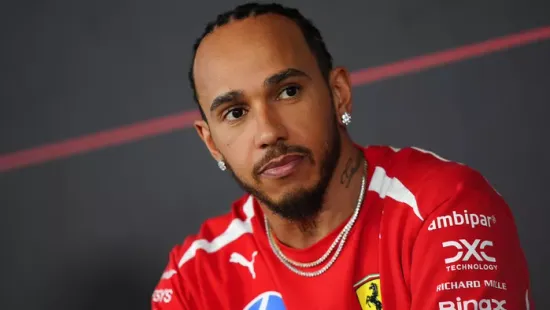 Lewis Hamilton traumáról vallott, majdnem elájult a szülésnél