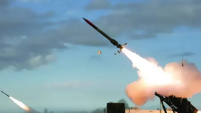 Körülöttünk sorra lobban fel a háború