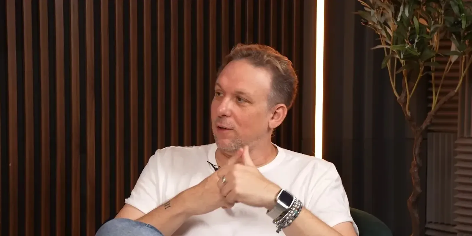 Tóth Szabi:  Magyarország a béke apró kis szigete