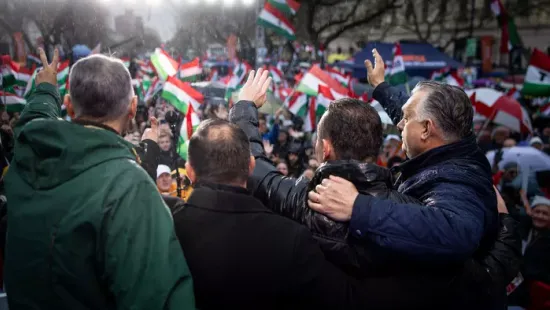 Senkit sem tántorított el az eső, hihetetlen tömeg hallgatta Orbán Viktor beszédét Békéscsabán - galéria