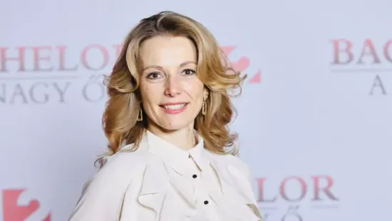 „Hébe-hóba szexelni is szoktam” – Keanu Reeves mellett bukkant fel, most a Tinderen ismerkedik A Nagy Ő sztárja