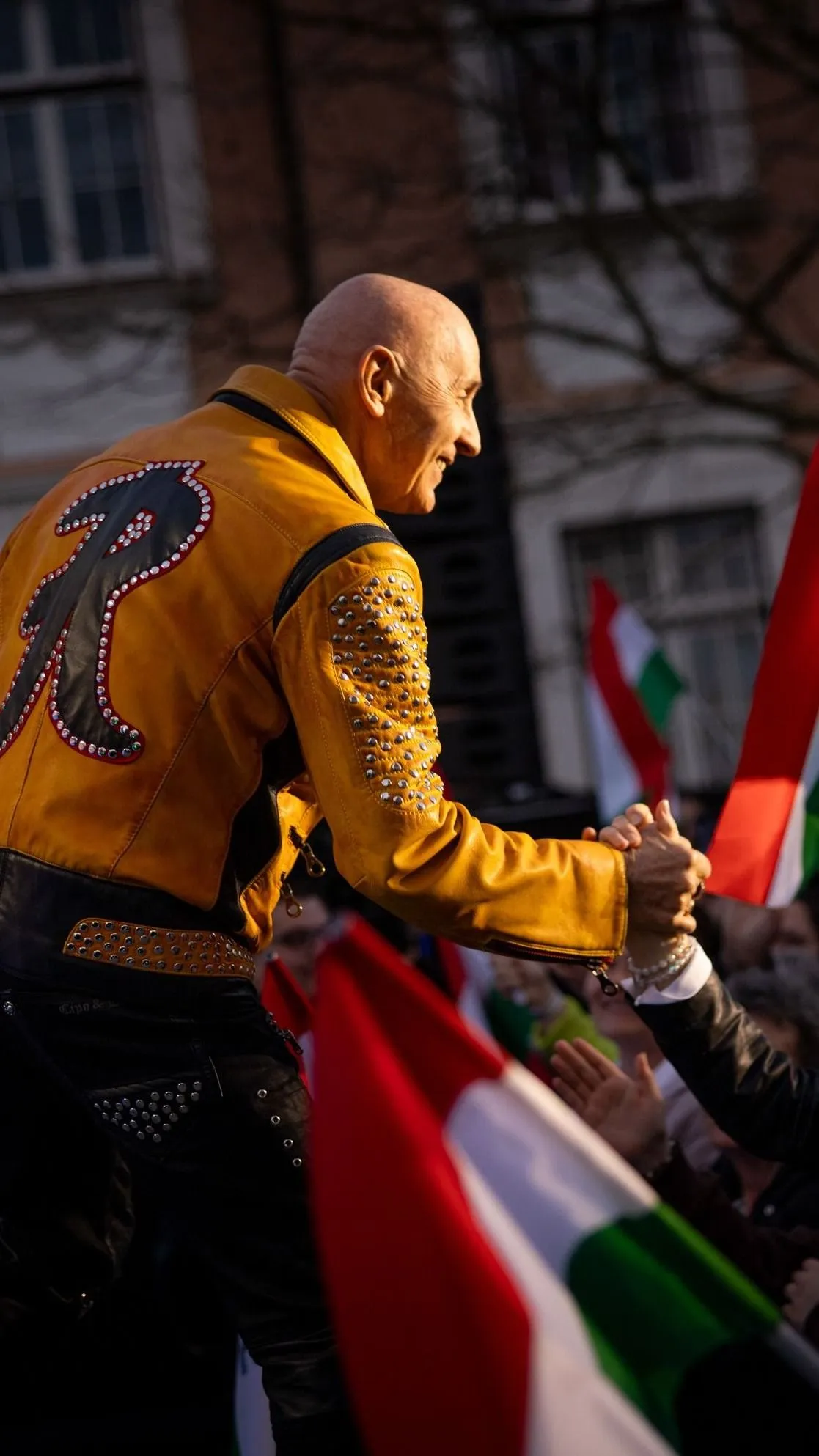 Együtt énekelt a tömeg Pataky Attilával az esztergomi Békemeneten!