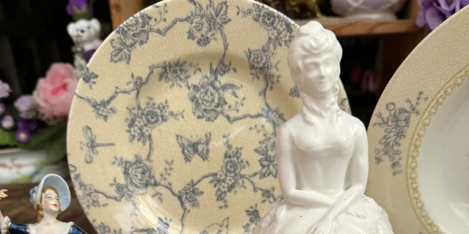 Bridgerton-stílusú kincsek kerültek egy magyar bolhapiacra