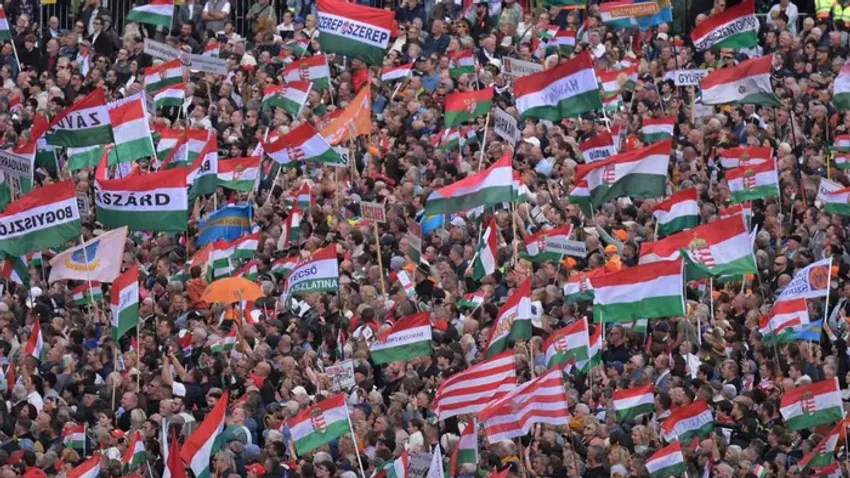 Itt követheted élőben a Békemenetet!