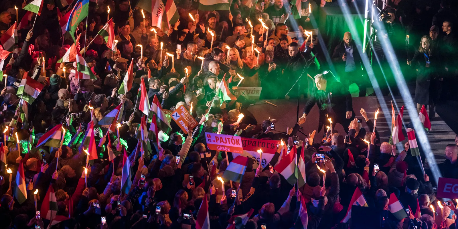 Lélekemelő képek az egri békemenetről: egy emberként dobban a tömeg szíve