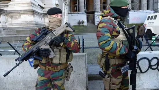 Utcákra küldik a katonákat Belgiumban, antiszemita terrortámadástól tartanak
