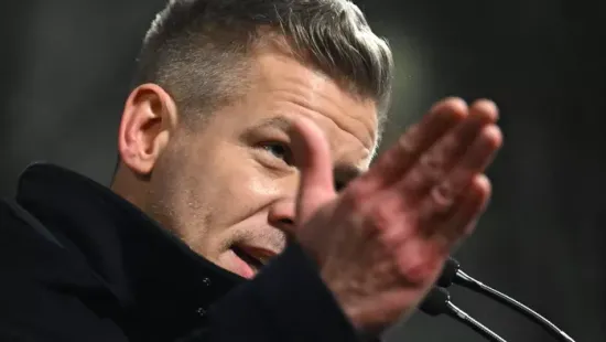 "Máskor ne húzzátok ki és akkor lehet működni fog" - mutatjuk a top 5 videót Magyar Péter kiakadásairól