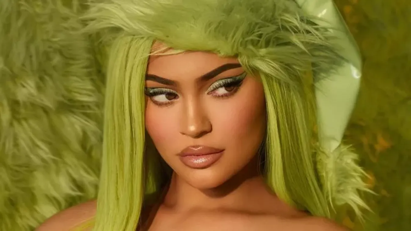 Merész fotózáson vett részt Kylie Jenner, nem hagyott semmit a képzeletre