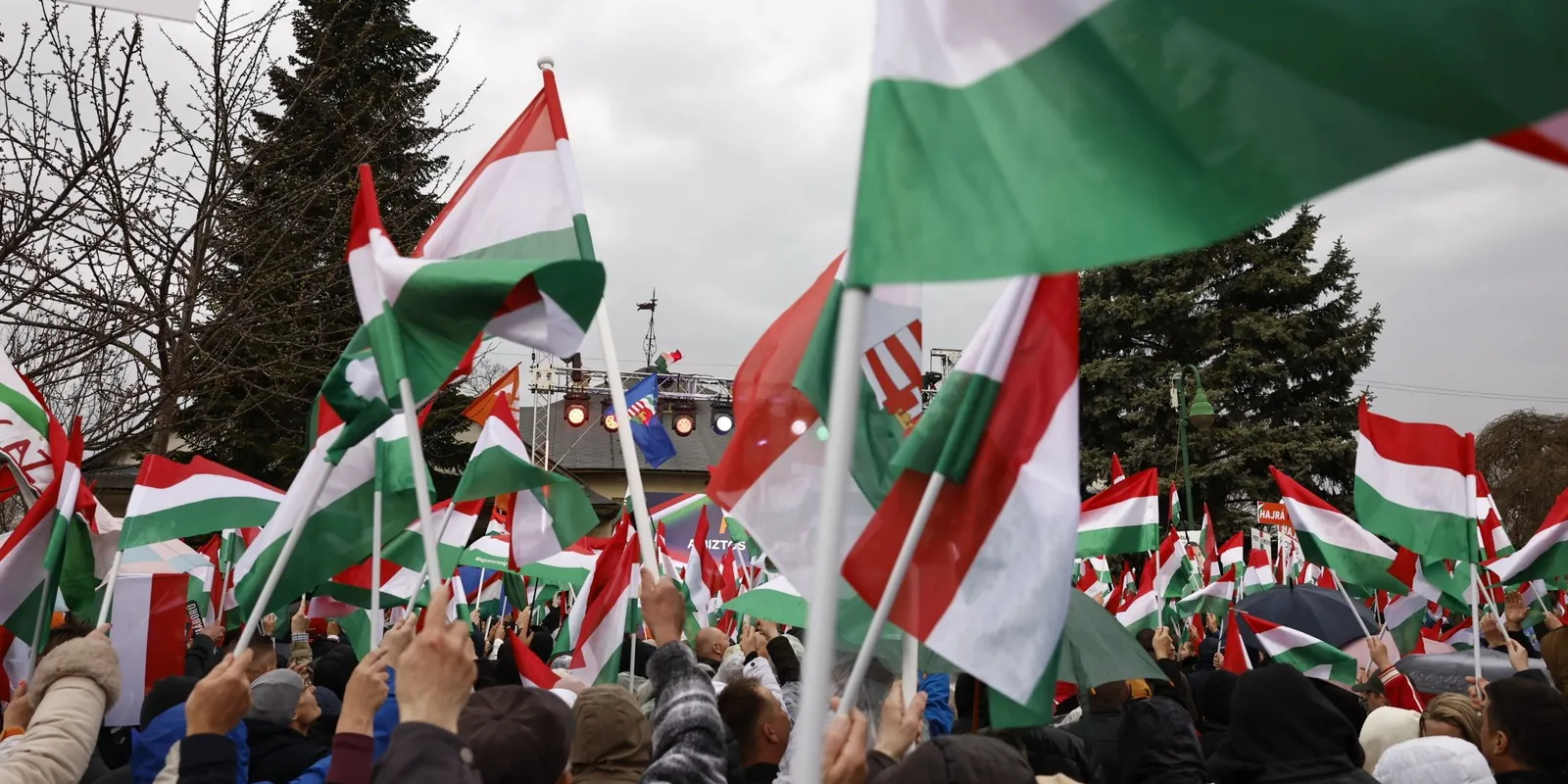 Elképesztő tömeg lepte meg Orbán Viktort Pécelen! - Fotók