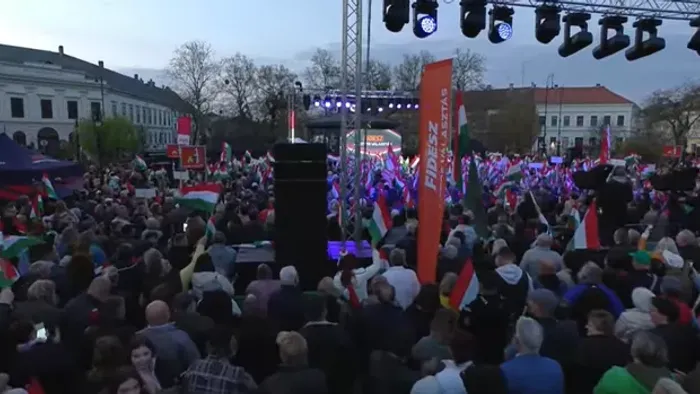 Országjárás: teljesen megtelt az Erzsébet tér