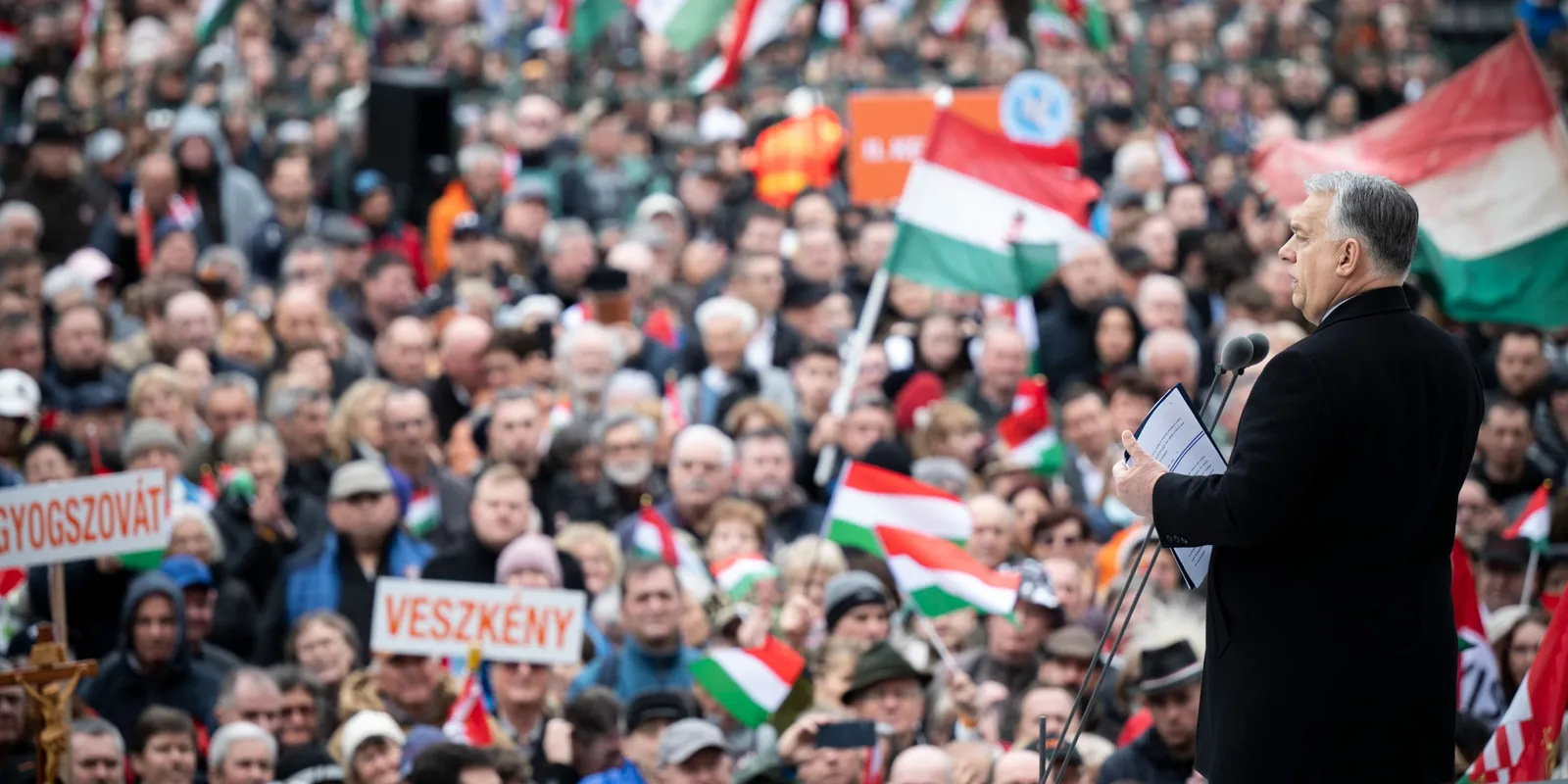 A Kossuth térre fut be minden idők legnagyobb békemenete