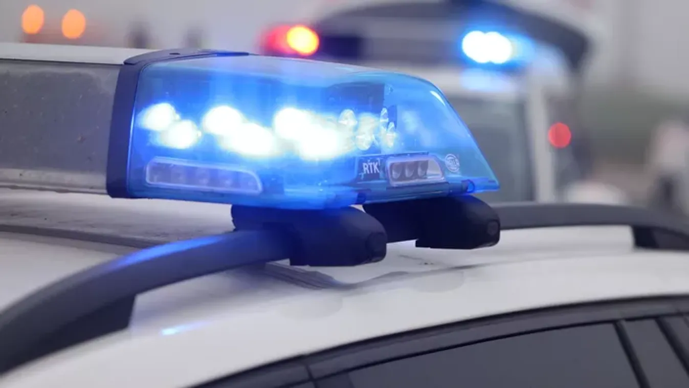 Húsvágó késsel végzett családjával az apa