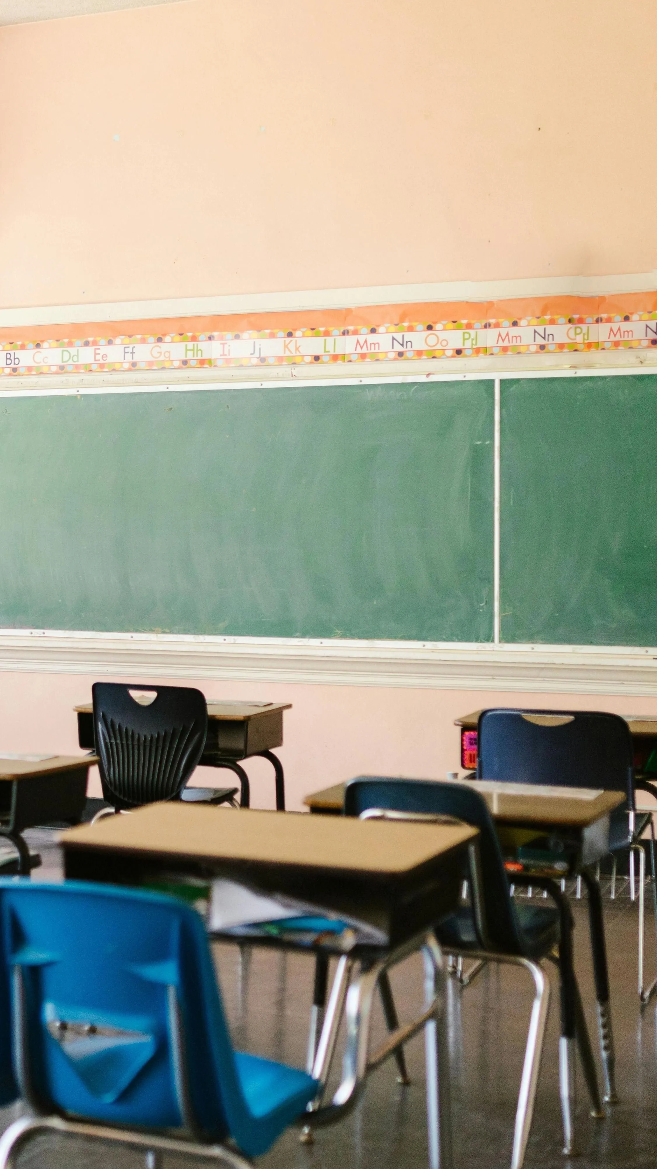 Ebben a középiskolában egy 15 méteres falat kell megmászni az érettségihez!