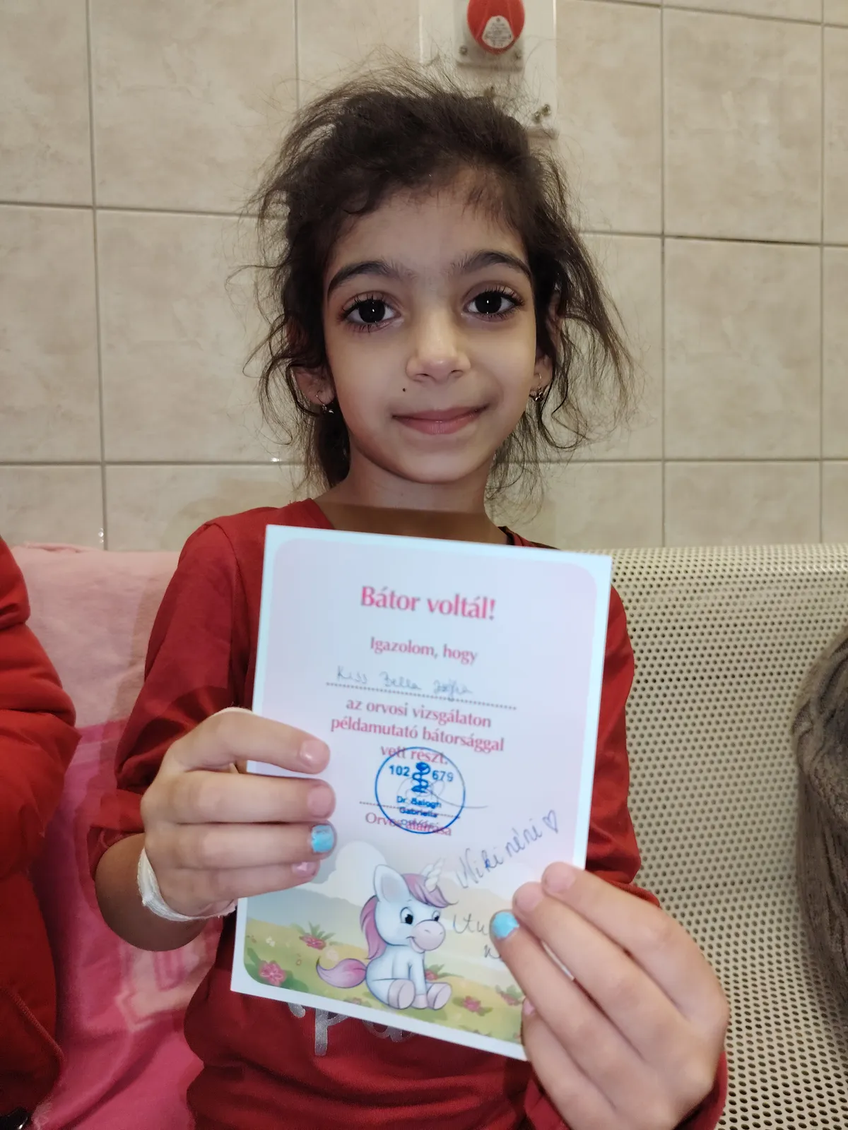 Bellácska az orvosok szerint fantasztikus kislány: verset mondd a vizsgálatok közben 