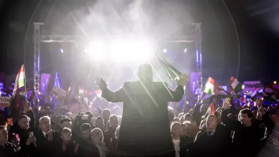 Fergeteges hangulat Egerben - végigskandálták az emberek Orbán Viktor beszédét