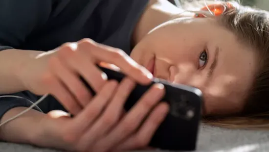 Azonnal felejtsd el! Az idegtudós elárulta azt az 5 reggeli káros szokást, ami tönkreteszi a napodat